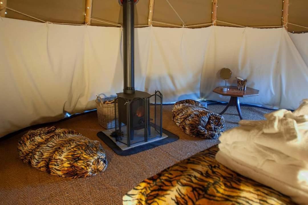 Burtree House & Retreats Tipi With Secluded Hot Tub Hotel Thirkleby Bagian luar foto