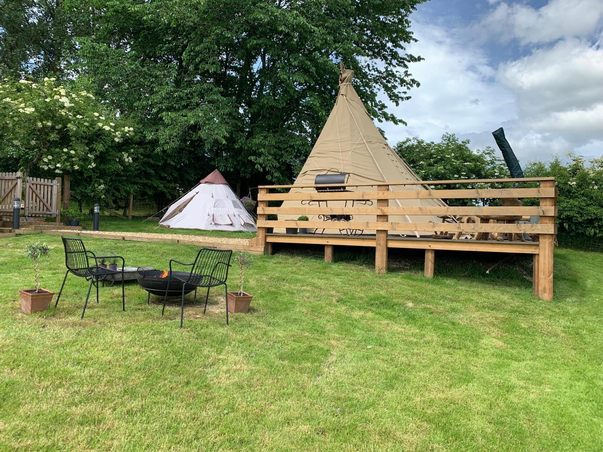 Burtree House & Retreats Tipi With Secluded Hot Tub Hotel Thirkleby Bagian luar foto
