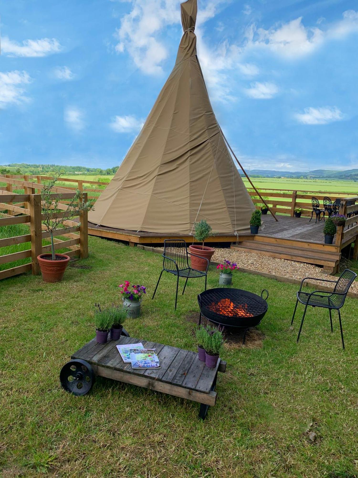 Burtree House & Retreats Tipi With Secluded Hot Tub Hotel Thirkleby Bagian luar foto