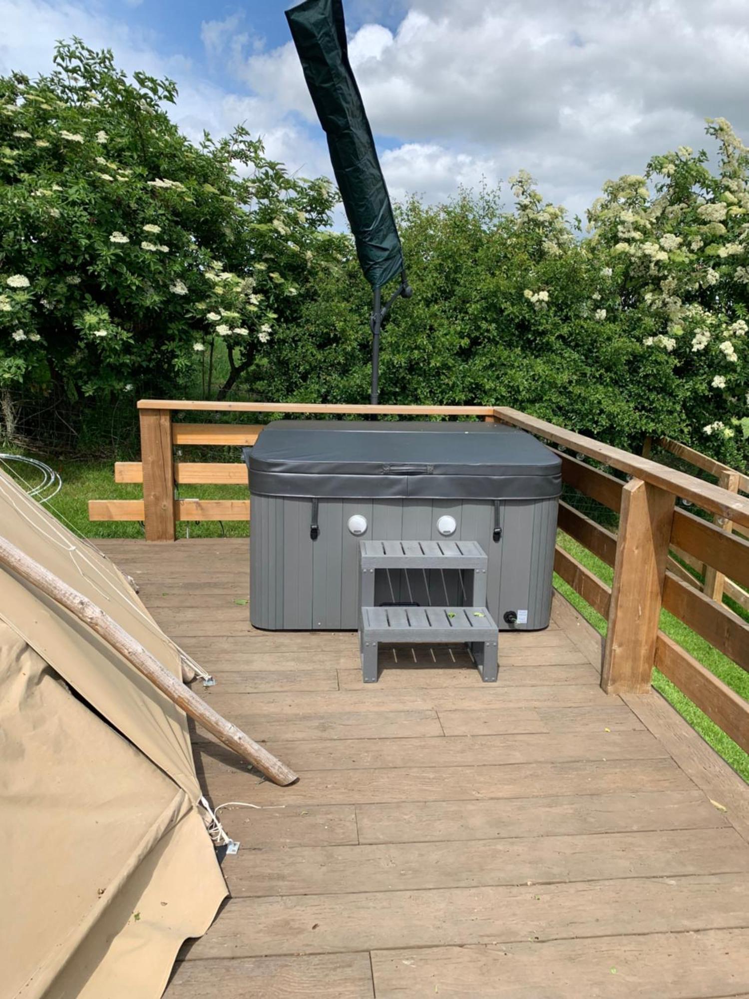 Burtree House & Retreats Tipi With Secluded Hot Tub Hotel Thirkleby Bagian luar foto